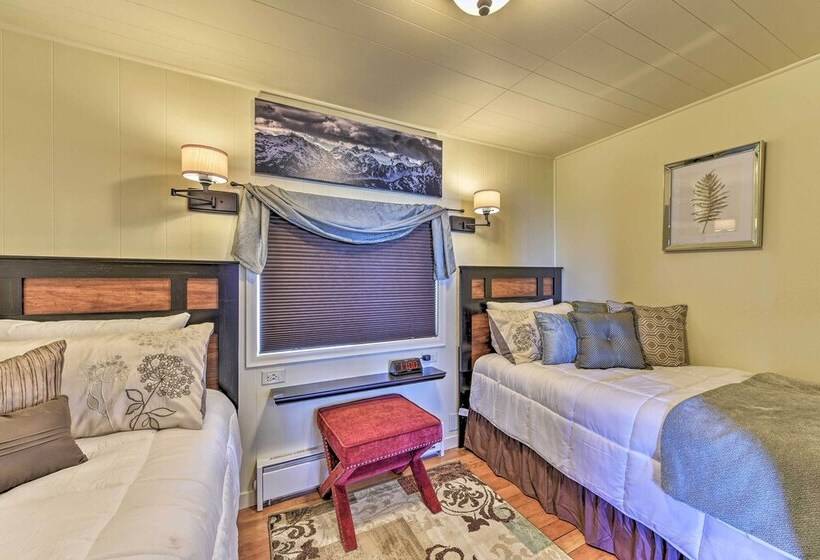 Waterfront Home ~ 6 Mi To Olympic National Park!