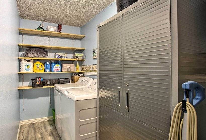 Cedar Creek Reservoir Home W/ Private Boat Launch!