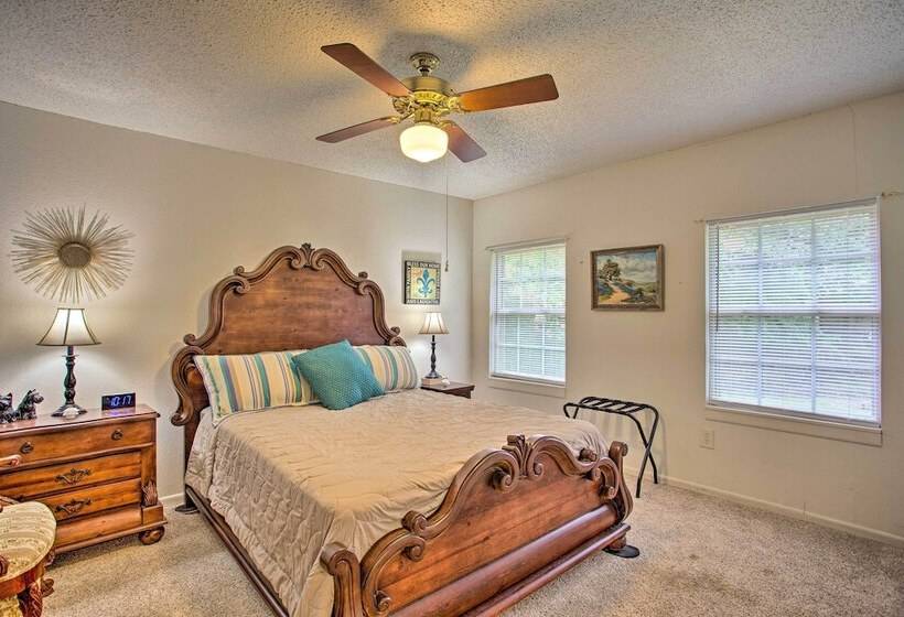 Cedar Creek Reservoir Home W/ Private Boat Launch!