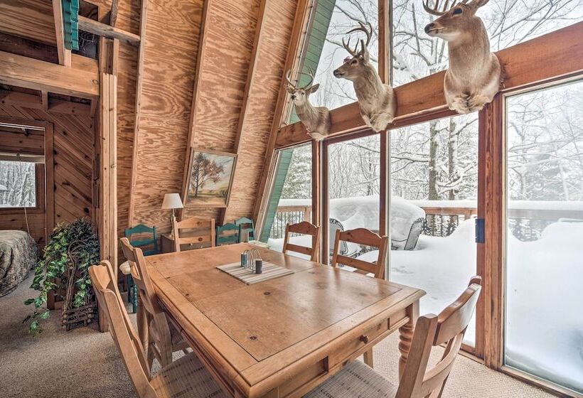 Waterfront Nelson Lake Cabin W/ Boat Dock!