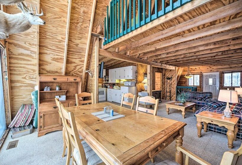 Waterfront Nelson Lake Cabin W/ Boat Dock!