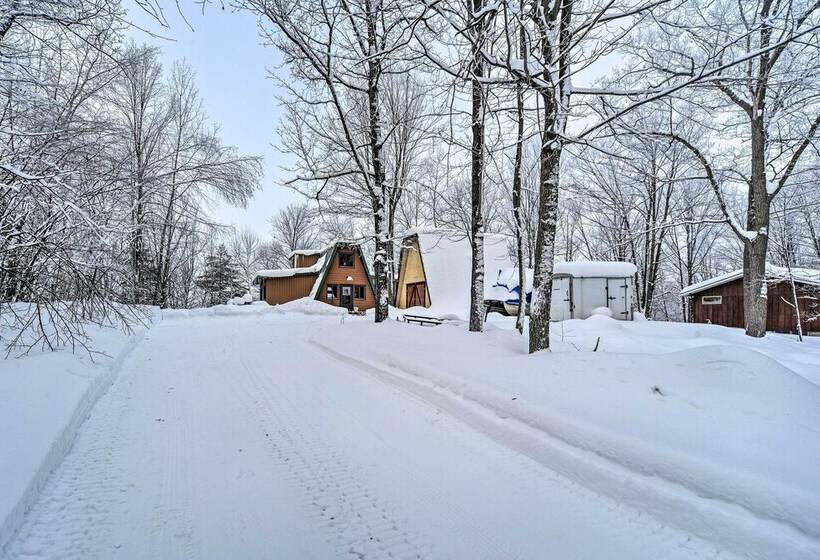 Waterfront Nelson Lake Cabin W/ Boat Dock!