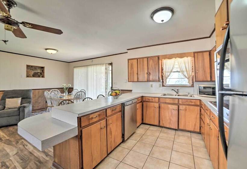 Waterfront Tennessee Home On Kentucky Lake W/ Deck