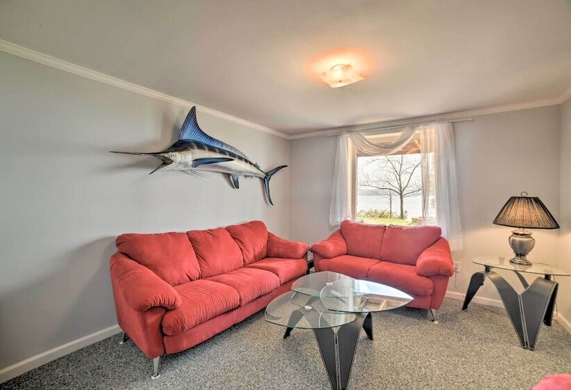 Waterfront Tennessee Home On Kentucky Lake W/ Deck