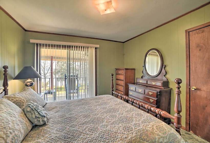 Waterfront Tennessee Home On Kentucky Lake W/ Deck