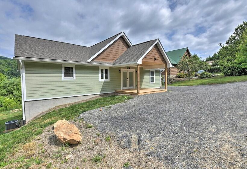 Waynesville Smart Cabin W/ Hot Tub & Views!