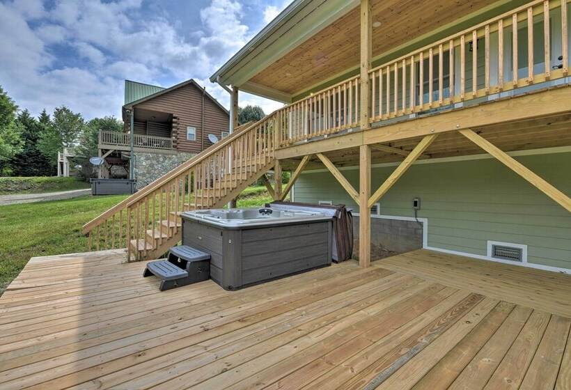 Waynesville Smart Cabin W/ Hot Tub & Views!