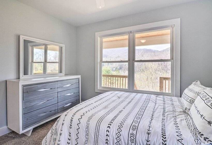 Waynesville Smart Cabin W/ Hot Tub & Views!