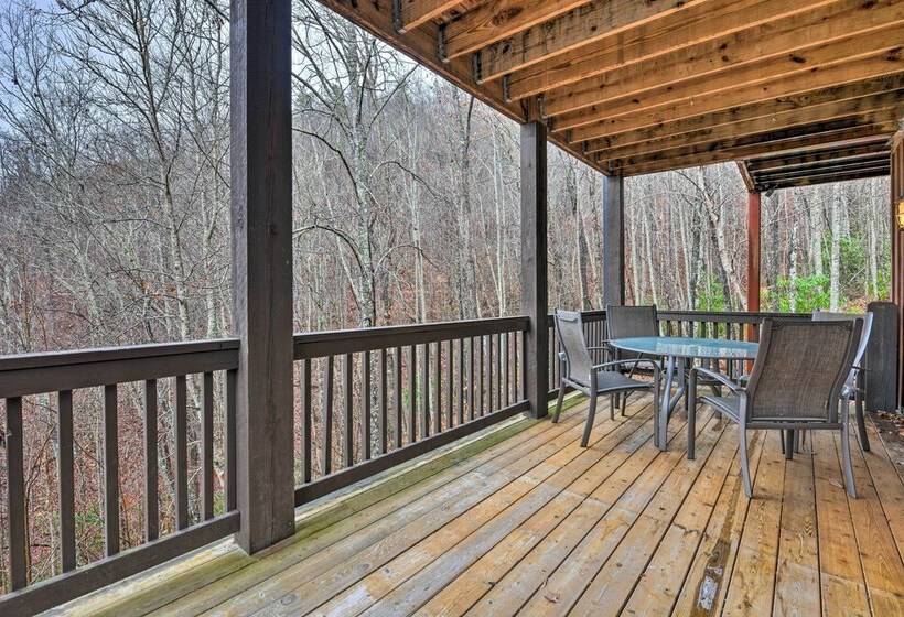 Wildflower  Luxury Cabin W/ Hot Tub & Views!