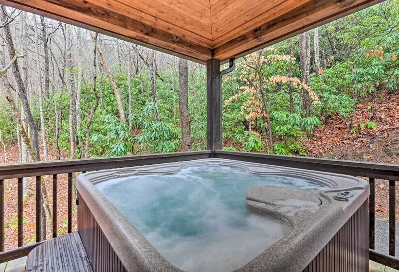 Wildflower  Luxury Cabin W/ Hot Tub & Views!