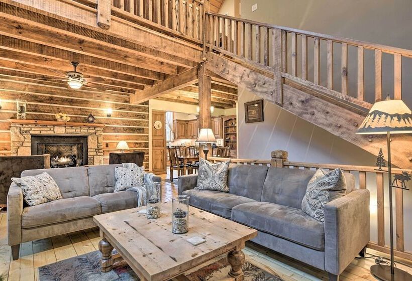 Wildflower  Luxury Cabin W/ Hot Tub & Views!