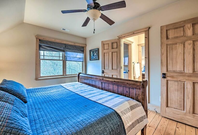 Wildflower  Luxury Cabin W/ Hot Tub & Views!