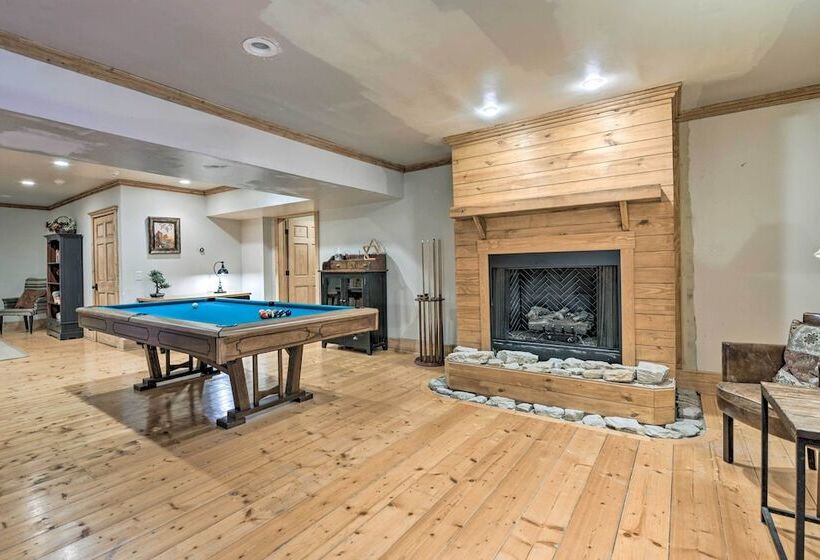 Wildflower  Luxury Cabin W/ Hot Tub & Views!