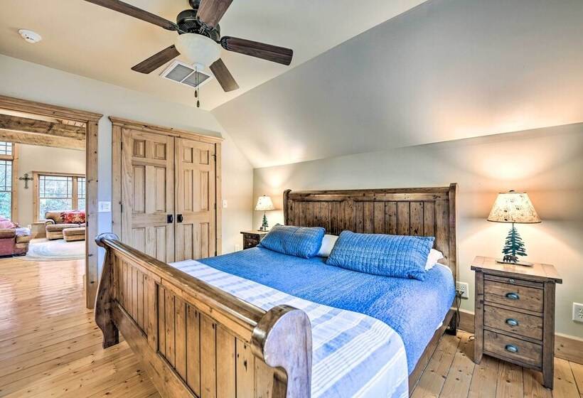 Wildflower  Luxury Cabin W/ Hot Tub & Views!