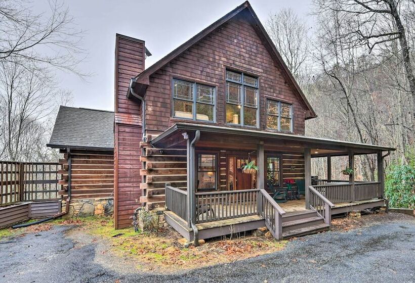 Wildflower  Luxury Cabin W/ Hot Tub & Views!
