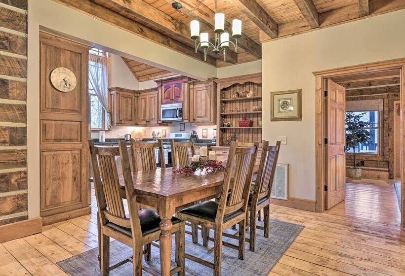 Wildflower  Luxury Cabin W/ Hot Tub & Views!