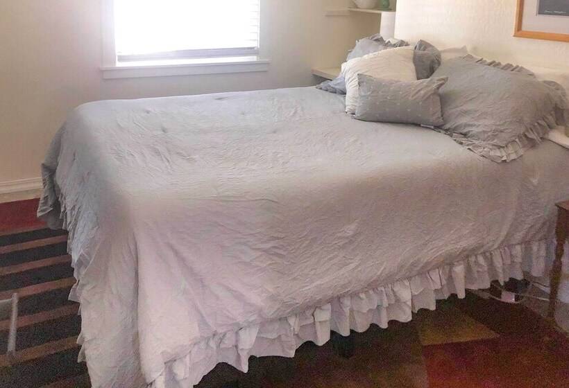 Wine Country Retreat At Private Creekside House!