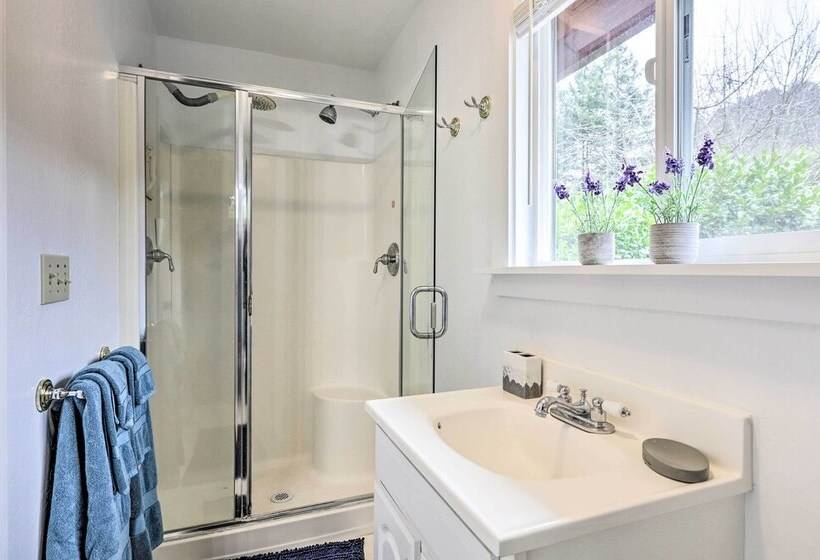 Wine Country Retreat At Private Creekside House!