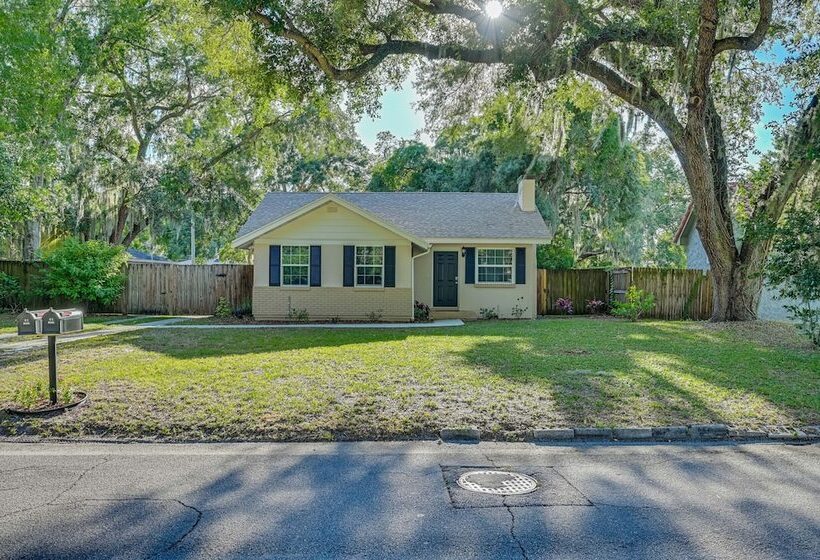 Winter Haven Abode Near Lakes & Attractions