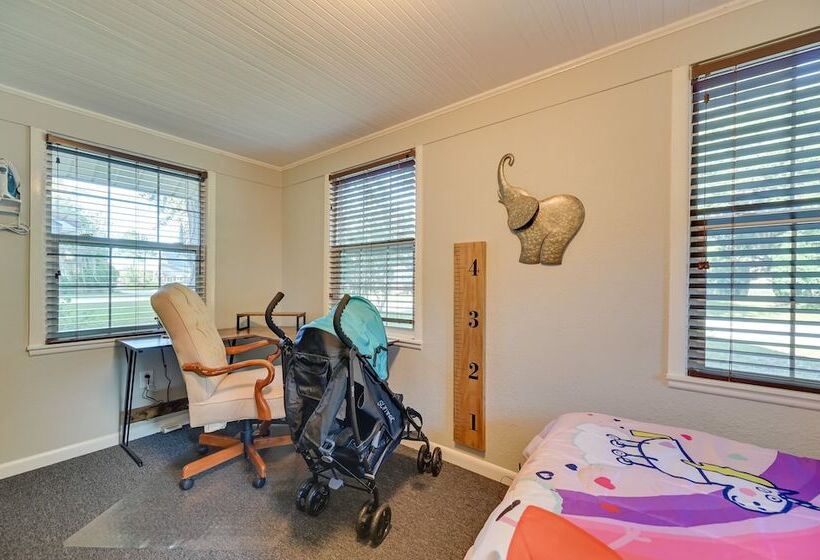 Winter Haven Abode Near Lakes & Attractions