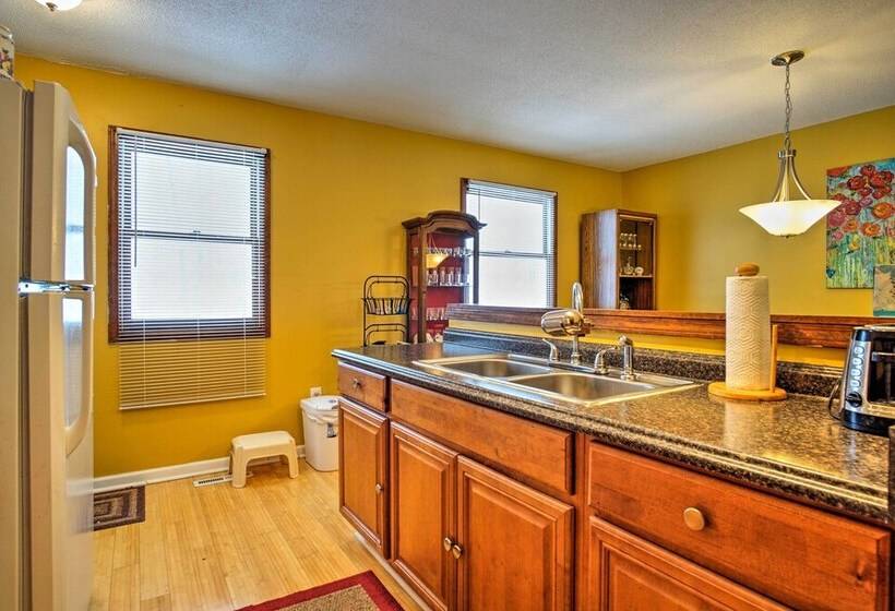 Wooded Twin Lakes Retreat: 13 Mi To Lake Michigan!