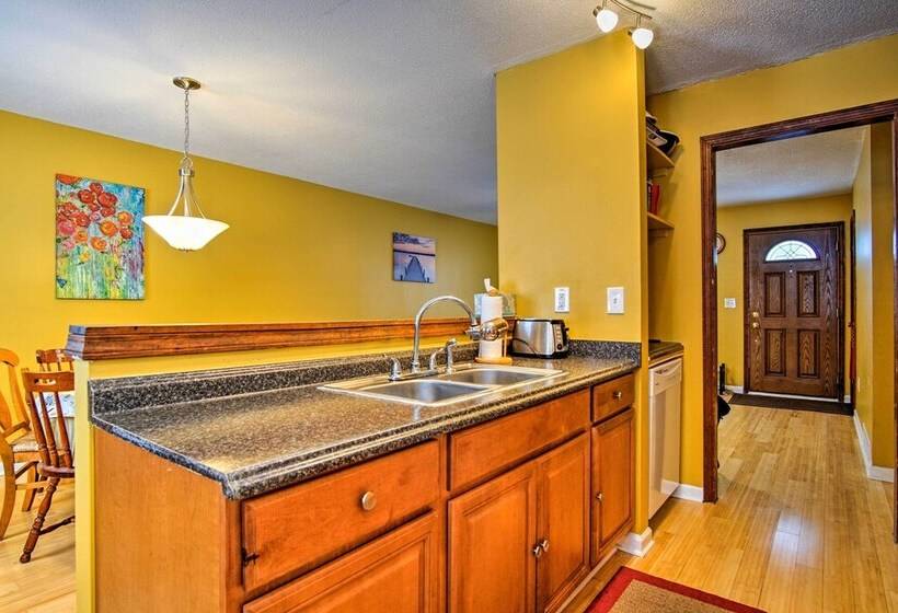 Wooded Twin Lakes Retreat: 13 Mi To Lake Michigan!