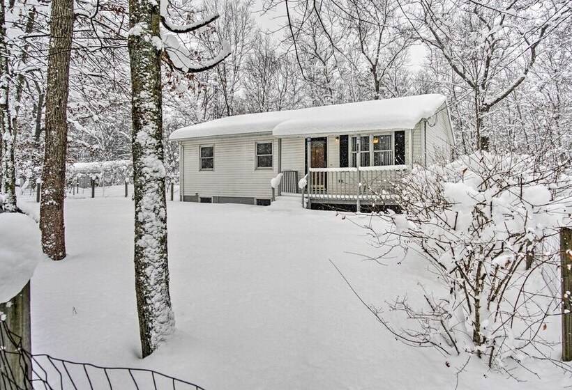 Wooded Twin Lakes Retreat: 13 Mi To Lake Michigan!