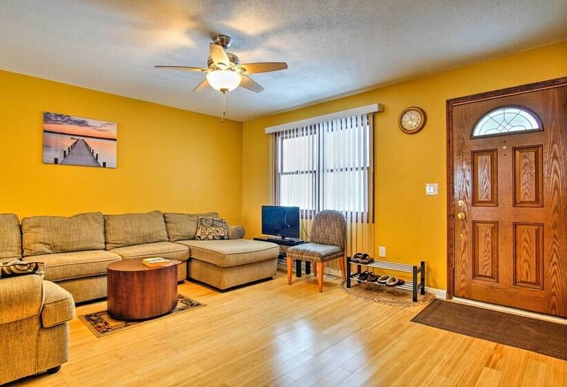 Wooded Twin Lakes Retreat: 13 Mi To Lake Michigan!