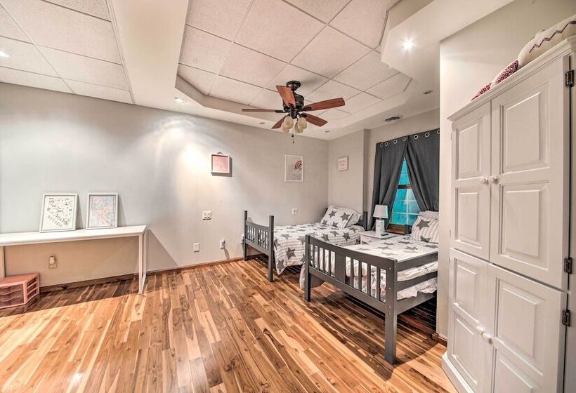 Woodsy Home W/ View, 1 Mi To Lake Shelbyville