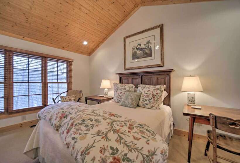 Woodsy Smoky Mtn Hideaway W/ Grill & Views!