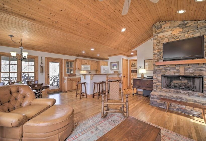 Woodsy Smoky Mtn Hideaway W/ Grill & Views!