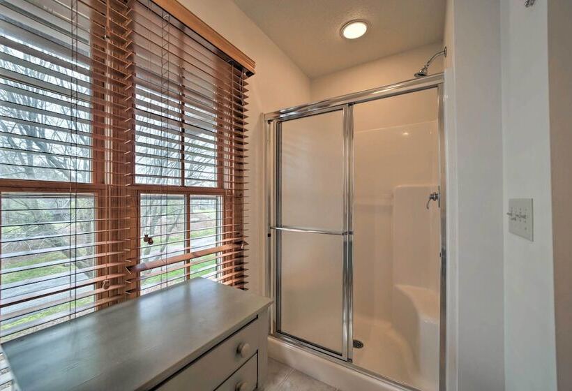 Woodsy Smoky Mtn Hideaway W/ Grill & Views!