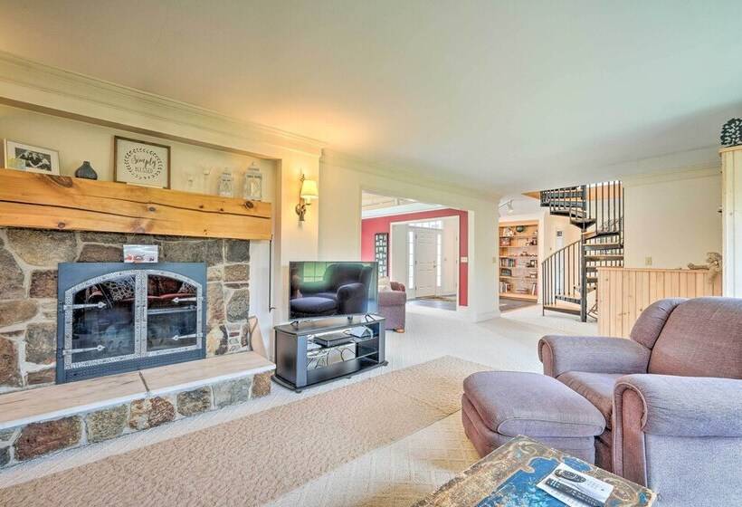 13 Acre Manchester Retreat: 13 Miles To Bromley!