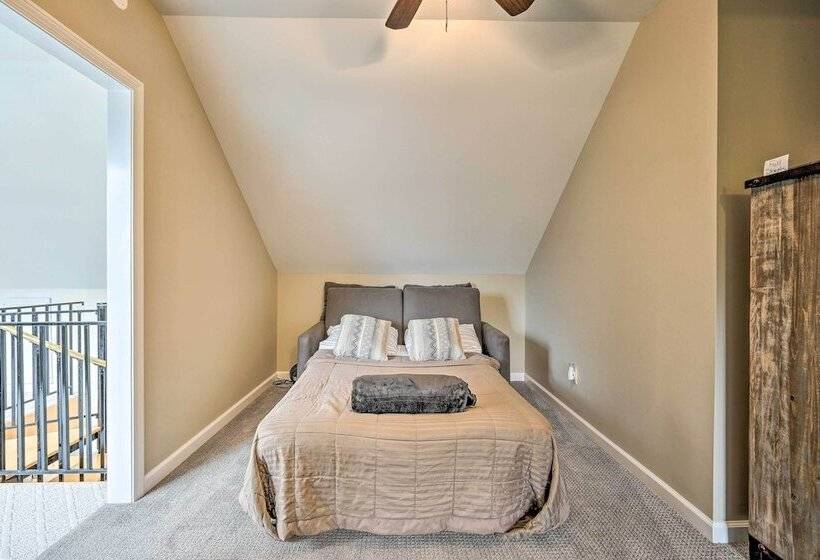 13 Acre Manchester Retreat: 13 Miles To Bromley!