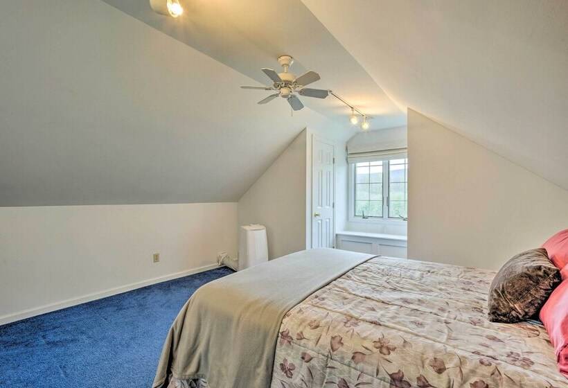 13 Acre Manchester Retreat: 13 Miles To Bromley!