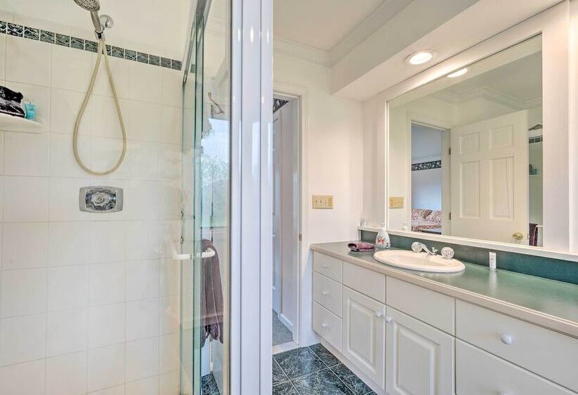 13 Acre Manchester Retreat: 13 Miles To Bromley!