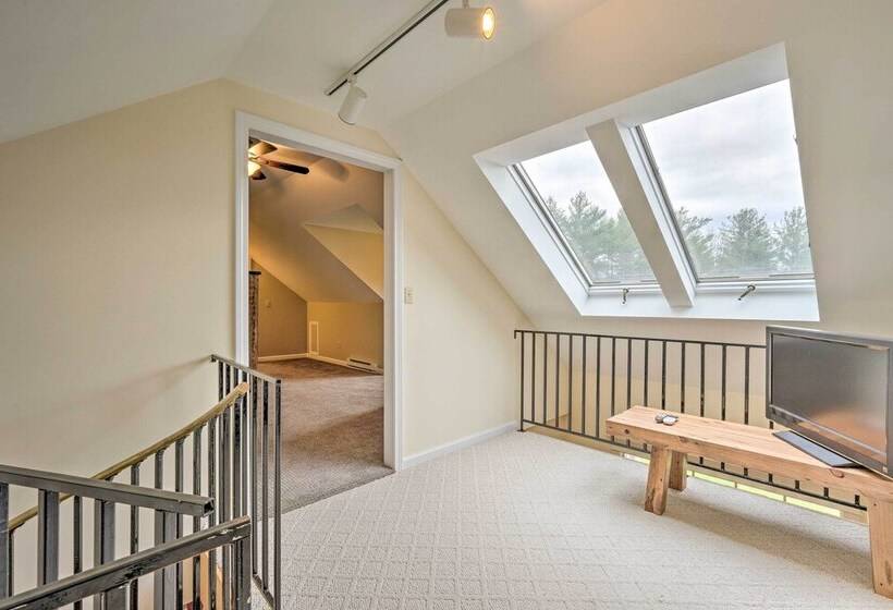 13 Acre Manchester Retreat: 13 Miles To Bromley!