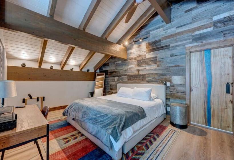 2br Cabin W Office And Outdoor Deck