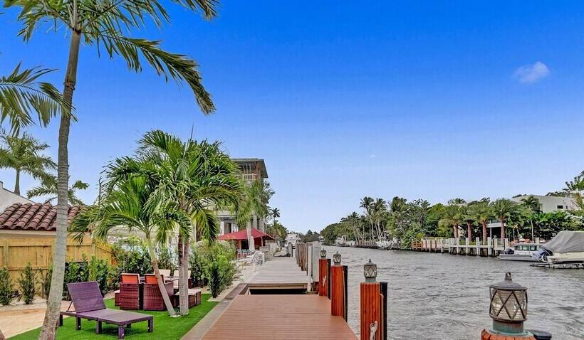 5br Charm With Heated Pool And Lakefront