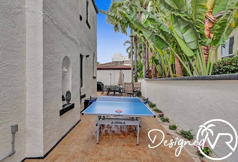 5br Charm With Heated Pool And Lakefront