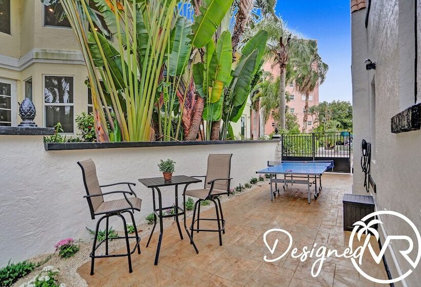 5br Charm With Heated Pool And Lakefront