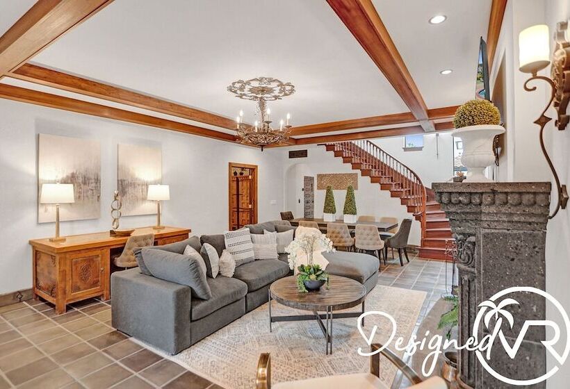 5br Charm With Heated Pool And Lakefront