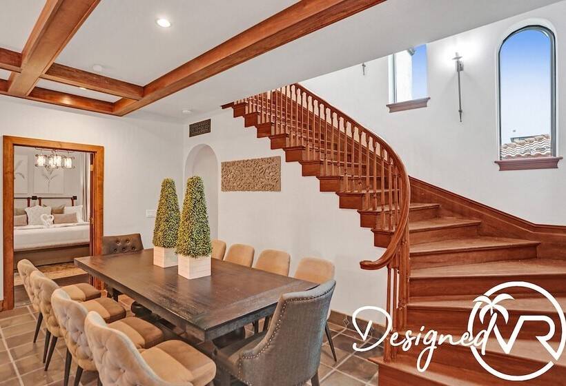 5br Charm With Heated Pool And Lakefront