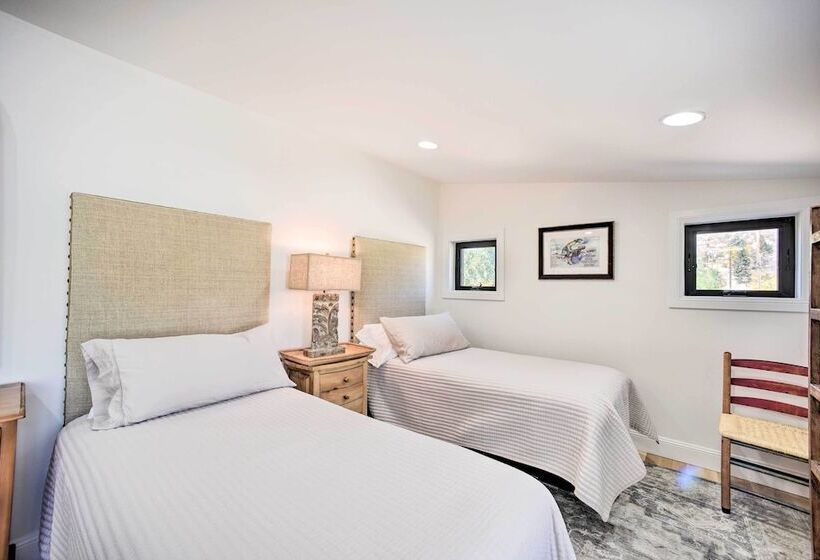 Walk To Town   Castle Rock Cottage!