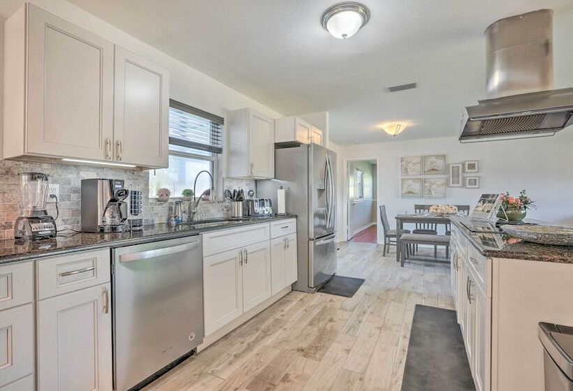 Airy Canalfront Oasis In Cape Coral W/ Pool!