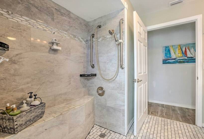 Airy Canalfront Oasis In Cape Coral W/ Pool!