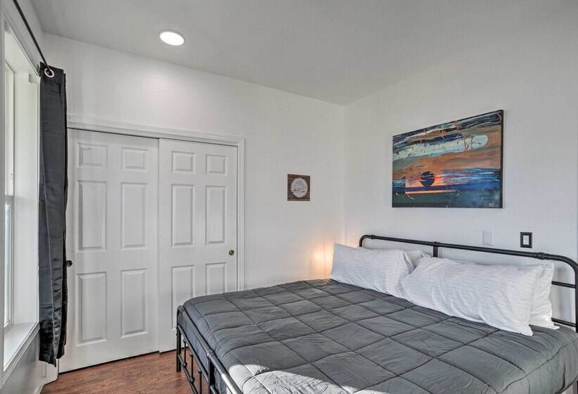 Alluring Home W/ Fire Pit < 1/2 Mi To Oit!