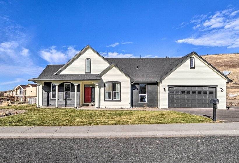 Alluring Home W/ Fire Pit < 1/2 Mi To Oit!