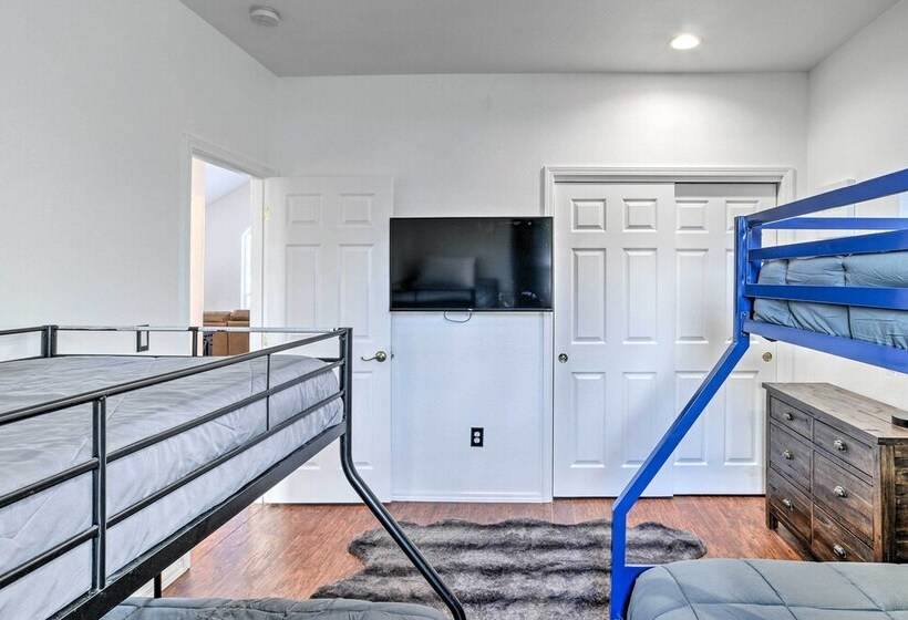 Alluring Home W/ Fire Pit < 1/2 Mi To Oit!