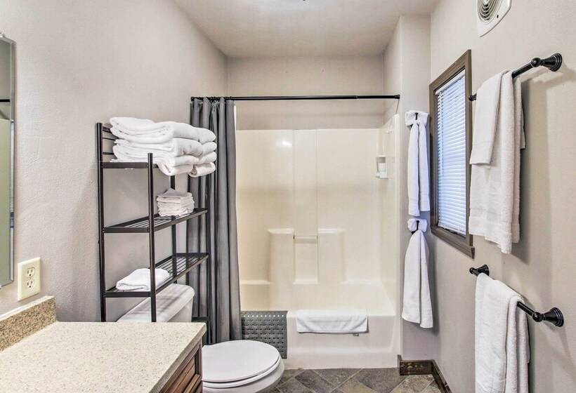 Appleton Abode Near Lake Winnebago & Downtown